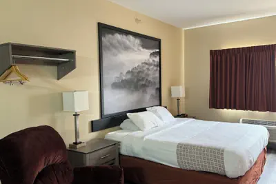 Photo 5 - Super 8 by Wyndham Mason City