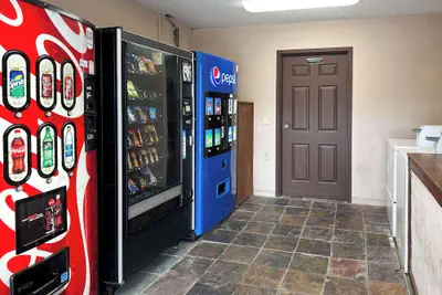 Photo 2 - Motel 6 Atlanta, GA – Atlanta Airport East