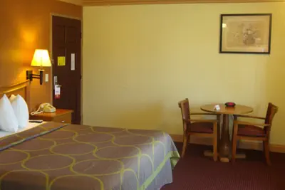 Photo 4 - Super 8 by Wyndham Azusa