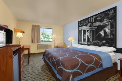 Photo 4 - Super 8 by Wyndham Lynchburg VA