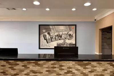 Photo 4 - Super 8 by Wyndham Galveston