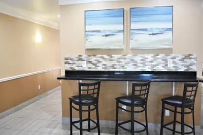 Photo 3 - Super 8 by Wyndham Galveston
