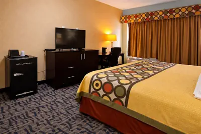 Photo 4 - Super 8 by Wyndham Pasadena