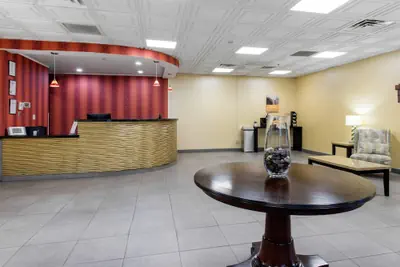 Photo 5 - Quality Inn & Suites Charleston - Civic Center
