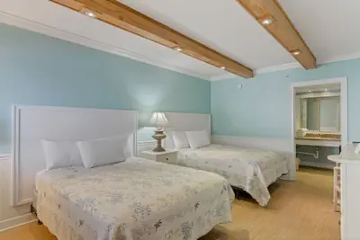 Photo 2 - Sea And Breeze Hotel And Condo