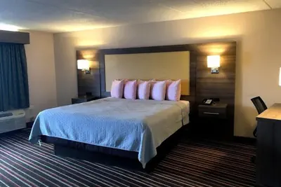 Photo 3 - Legacy Inn Sumner