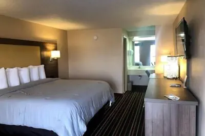 Photo 3 - Legacy Inn Sumner