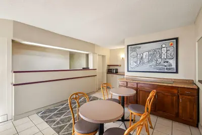 Photo 3 - Super 8 by Wyndham Commerce