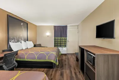 Photo 4 - Super 8 by Wyndham Commerce