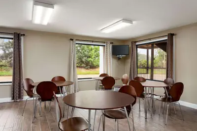 Photo 4 - Super 8 by Wyndham Brookhaven