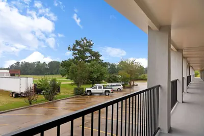 Photo 2 - Super 8 by Wyndham Brookhaven
