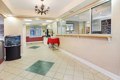 Photo 2 - Super 8 by Wyndham Salisbury
