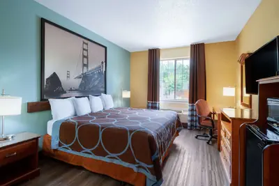 Photo 5 - Super 8 by Wyndham Salisbury