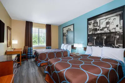 Photo 5 - Super 8 by Wyndham Salisbury