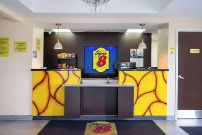 Photo 3 - Super 8 by Wyndham Salisbury