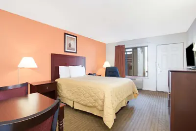 Photo 5 - Super 8 by Wyndham Defuniak Springs