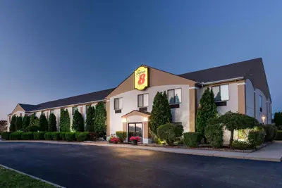 Photo 2 - Super 8 by Wyndham Goshen