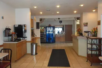 Photo 4 - Super 8 by Wyndham Goshen