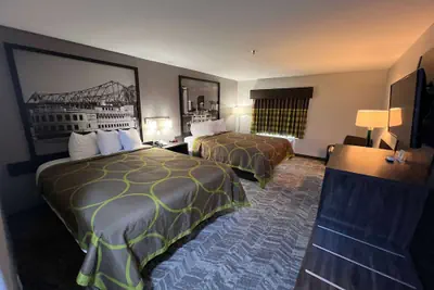 Photo 2 - Super 8 by Wyndham Lake Charles/Sulphur