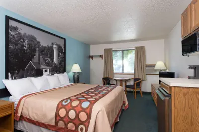 Photo 3 - Super 8 by Wyndham Houghton Lake