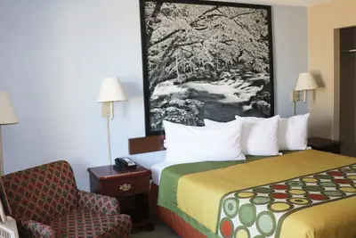 Photo 5 - Super 8 by Wyndham Clarksville East
