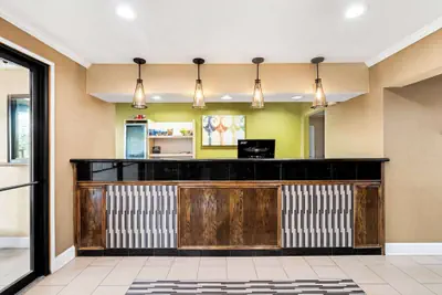 Photo 3 - Best Western Gateway Inn