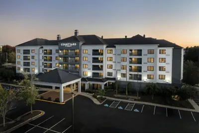 Photo 2 - Courtyard by Marriott Richmond Chester