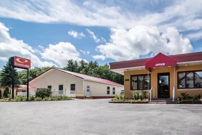 Photo 2 - Econo Lodge Brattleboro South