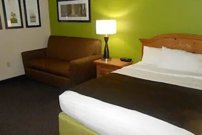 Photo 5 - AmericInn by Wyndham Manitowoc