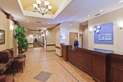 Photo 4 - Holiday Inn Express & Suites by IHG