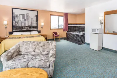 Photo 4 - Super 8 by Wyndham Bourbonnais/Kankakee Area