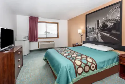 Photo 5 - Super 8 by Wyndham Bourbonnais/Kankakee Area