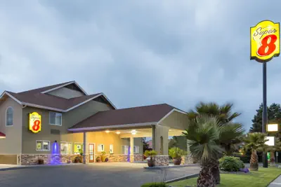 Photo 2 - Super 8 by Wyndham Fortuna