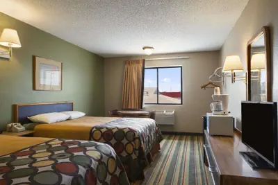 Photo 5 - Super 8 by Wyndham Blackwell