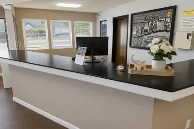 Photo 2 - Super 8 by Wyndham Blackwell