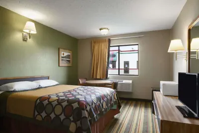 Photo 4 - Super 8 by Wyndham Blackwell