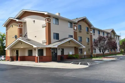 Photo 2 - Super 8 by Wyndham Newport News/Jefferson Ave.