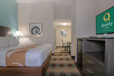 Photo 5 - Quality Inn Roseville-Detroit North
