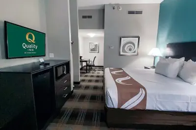 Photo 2 - Quality Inn Roseville-Detroit North