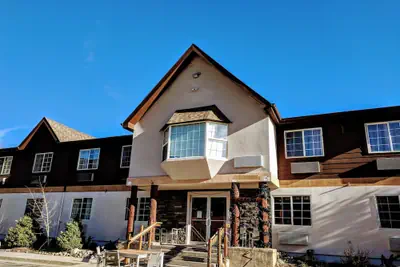 Photo 2 - 3 Peaks Lodge
