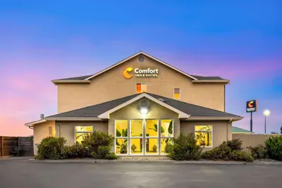 Photo 2 - Comfort Inn & Suites Redwood Country