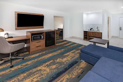 Photo 5 - La Quinta Inn & Suites by Wyndham Pharr RGV Medical Center