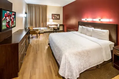 Photo 2 - Red Roof Inn PLUS+ Long Island - Garden City