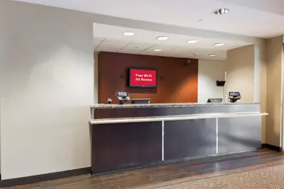 Photo 4 - Red Roof Inn PLUS+ Long Island - Garden City