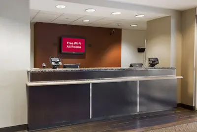 Photo 5 - Red Roof Inn PLUS+ Long Island - Garden City