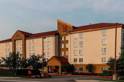 Photo 2 - Red Roof Inn PLUS+ Long Island - Garden City