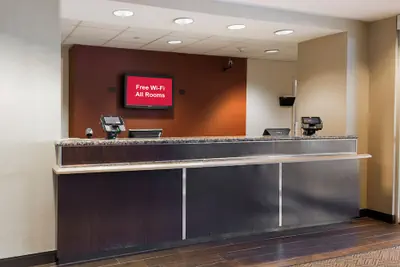Photo 3 - Red Roof Inn PLUS+ Long Island - Garden City