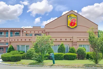 Photo 2 - Super 8 by Wyndham Milford/New Haven