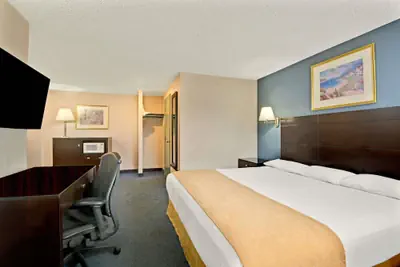 Photo 5 - Super 8 by Wyndham Milford/New Haven