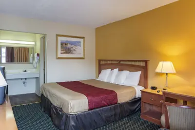 Photo 5 - Econo Lodge Petersburg - Fort Lee